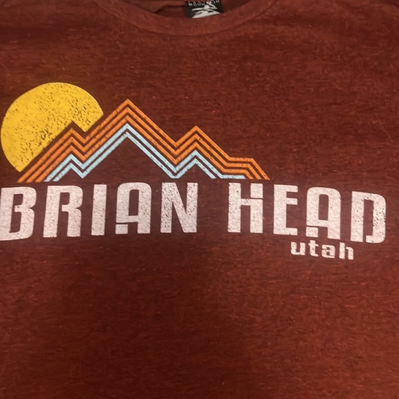 🔥BRIAN HEAD UTAH BURGANDY SUNRISE MOUNTAIN SHIRT, HIKING SOUVENIR TEE - Picture 3 of 5